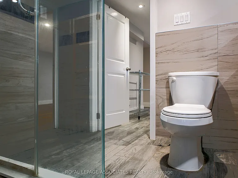 330 Athol St E — Photo 11