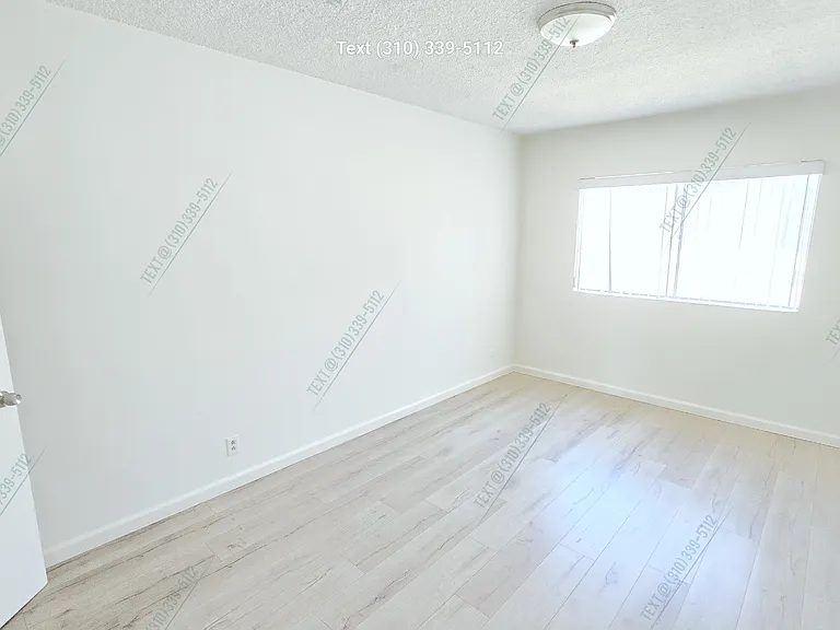 1501 Beloit Ave #10 — Photo 11