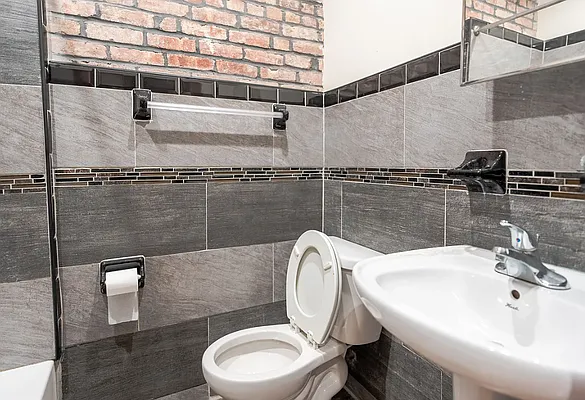 Rented by Batra Group Inc | media 21