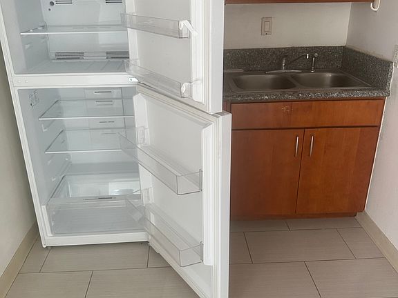 3rd image of 1036 Green St APT 309