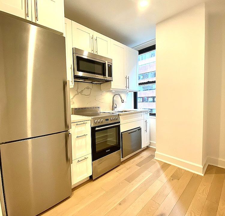 1st image of 160 E 48th St APT 13M