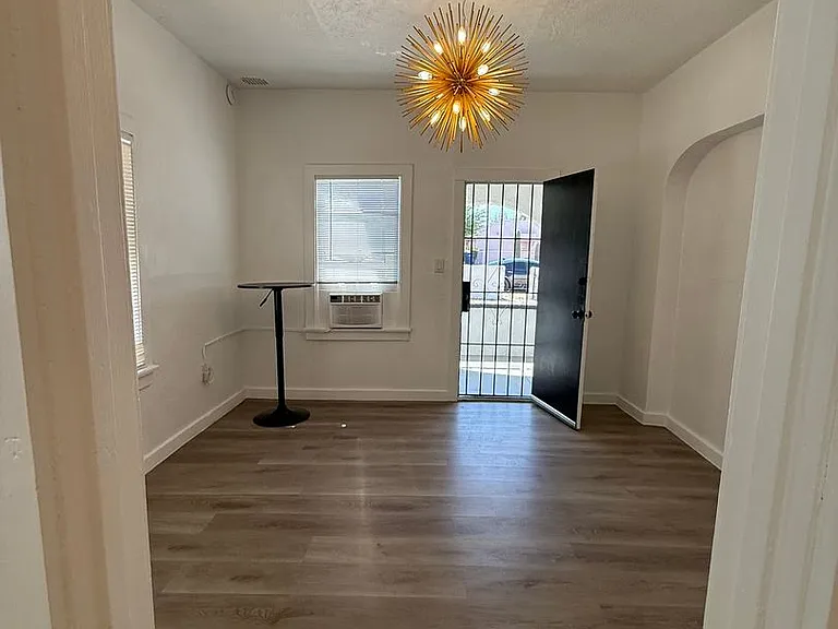 239 N Warren Ave — Photo 69