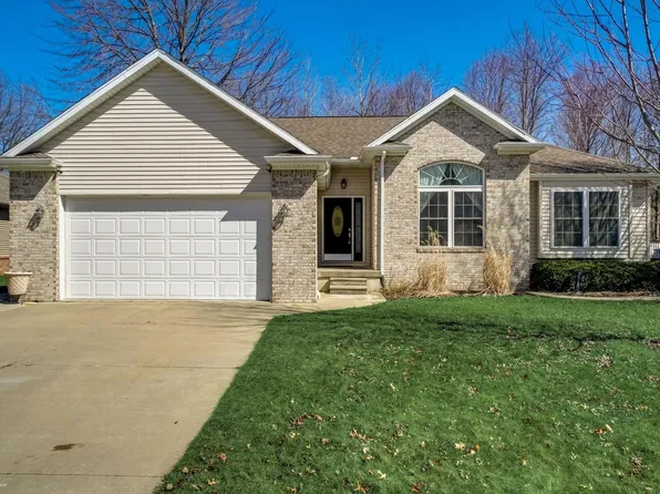 4098 Lancaster Dr, Fort Gratiot, MI 48059