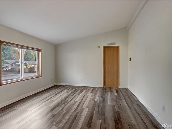 3rd image of 520 Beach Dr