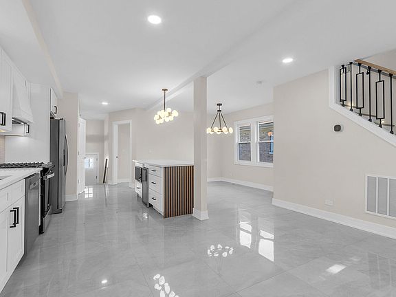 5th image of 11247 S Central Park Ave