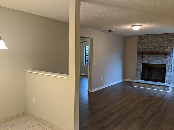 5th image of 293 Cinnamon Lake Cir