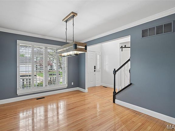 3rd image of 211 Cherry Hills Meadows Dr