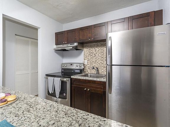 4th image of 2601 NW 207th St #1C