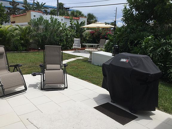 BBQ Grill and Outside Dining Patio - Private Backyard