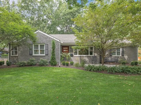 8804 Lee Blvd, Leawood, KS 66206