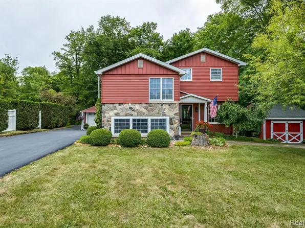 5115 Lakeshore Rd, Lexington, MI 48450