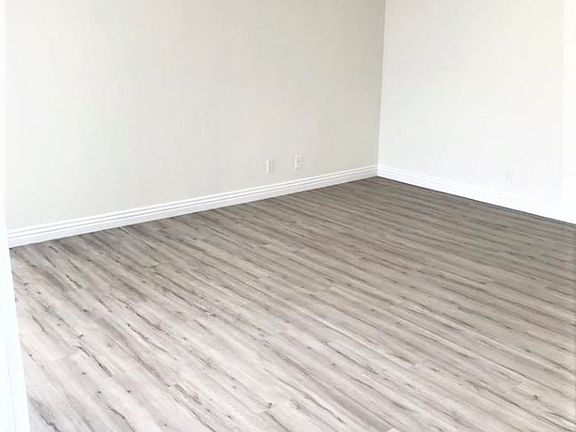 5th image of 634 Lime Ave #204