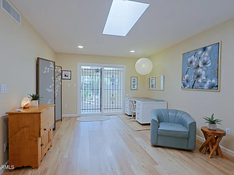 703 E Auburn Dr — Photo 11