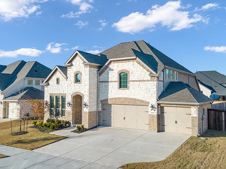 7470 Sanctuary Dr — Photo 21