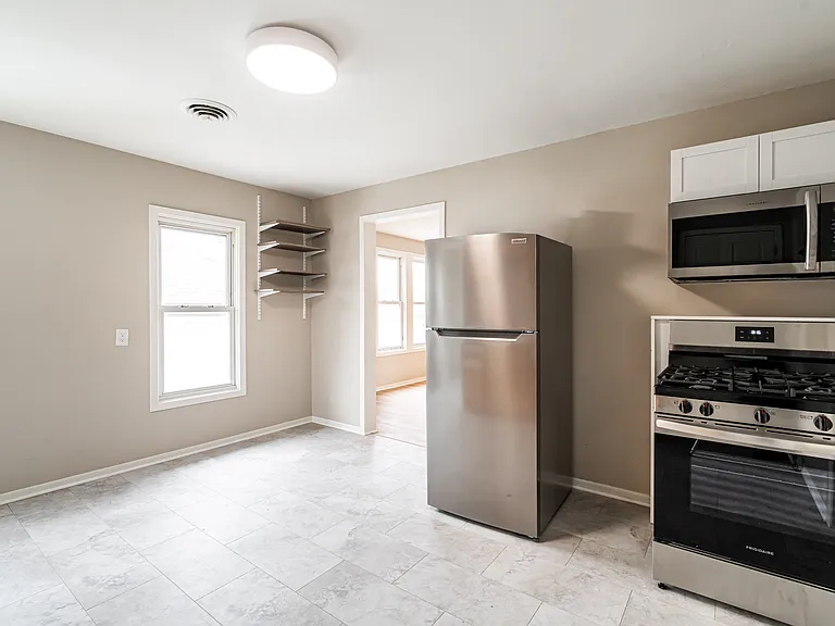 305 E Clarence St #A — Photo 15