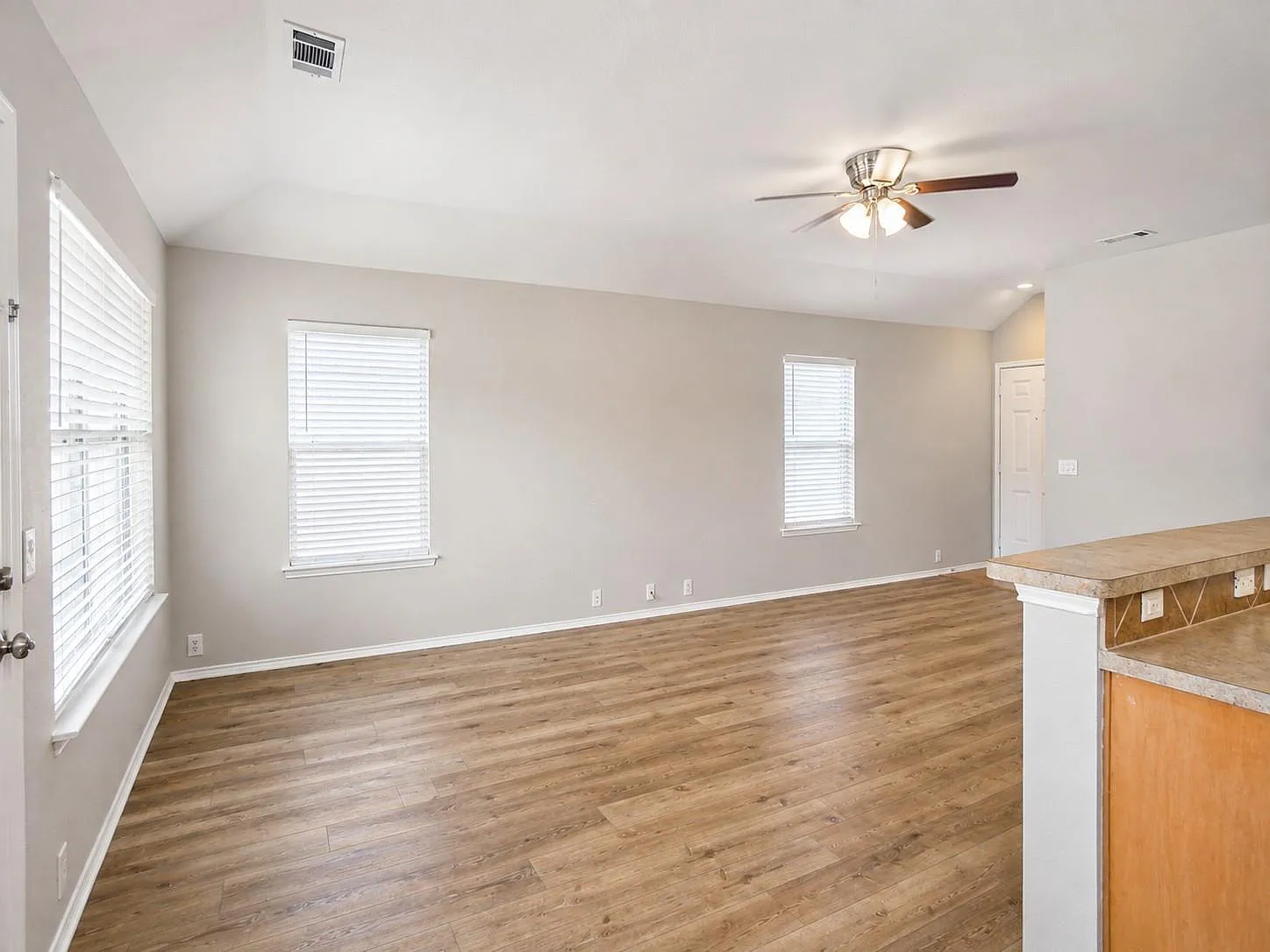 3 bed, 1409 sqft, $1,875 — Photo 3