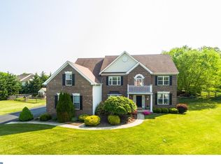 2 Surrey Ln, Royersford, PA 19468