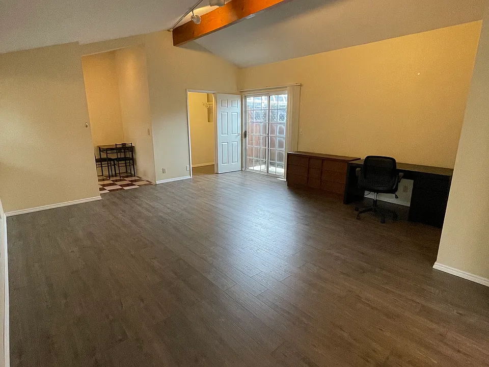 6228 Avenida Gorrion
