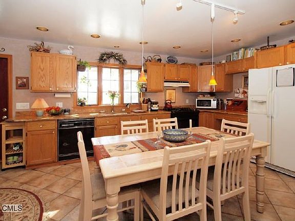 2nd image of 33 Millport Ave