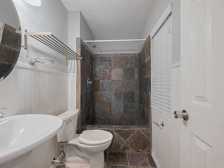 3610 Bee Bayou Ln — Photo 32
