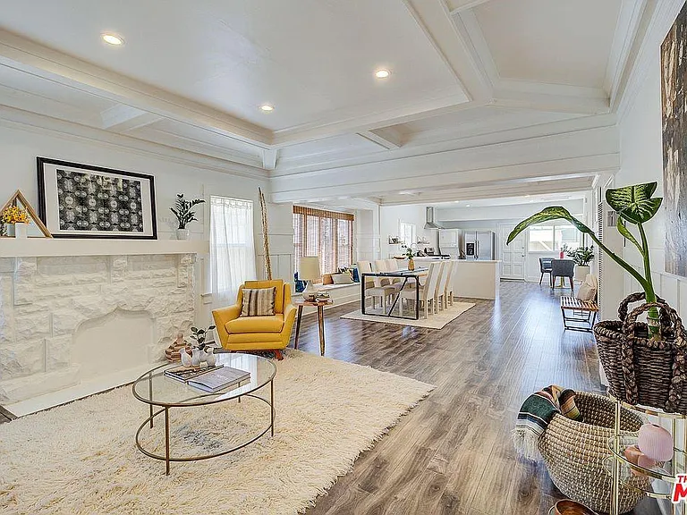 3871 S Hobart Blvd — Photo 4