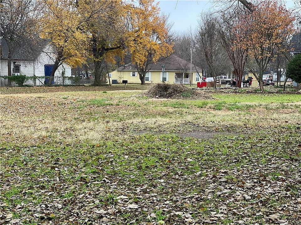 2nd image of 408 N Carr Ave