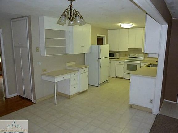 3rd image of 1227 E Lilac Ave