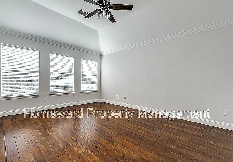 7526 Greenvalley Ln — Photo 22