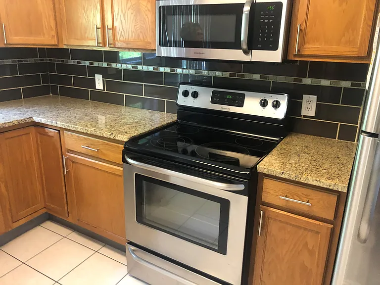 9735 Main St #6 — Photo 16