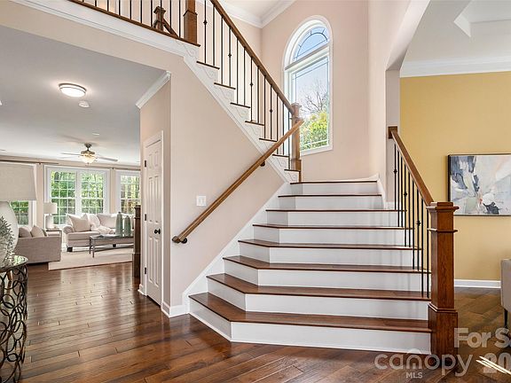 4th image of 2549 Harlington Ln