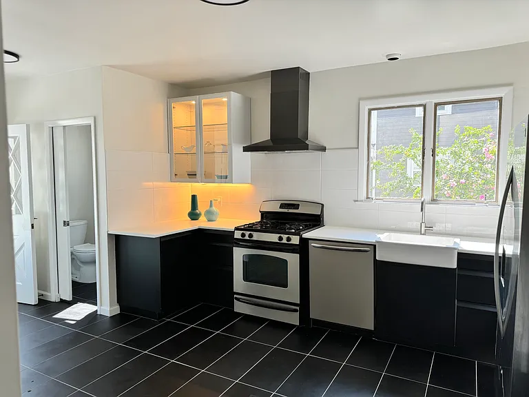 6 Washington Ave — Photo 12