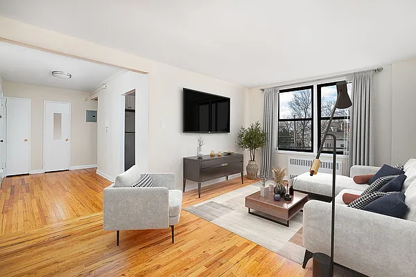 Rented by Waldstar Real Estate LLC | media 10