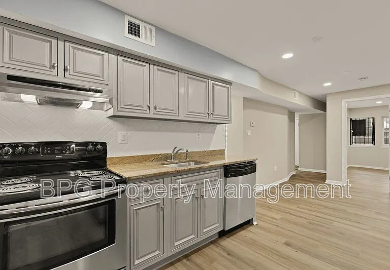 1033 5th St NE #BASEMENT — Photo 15