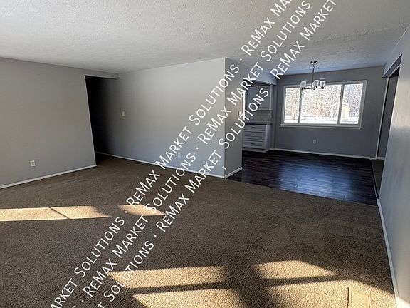 4th image of 7640 Locust Cir