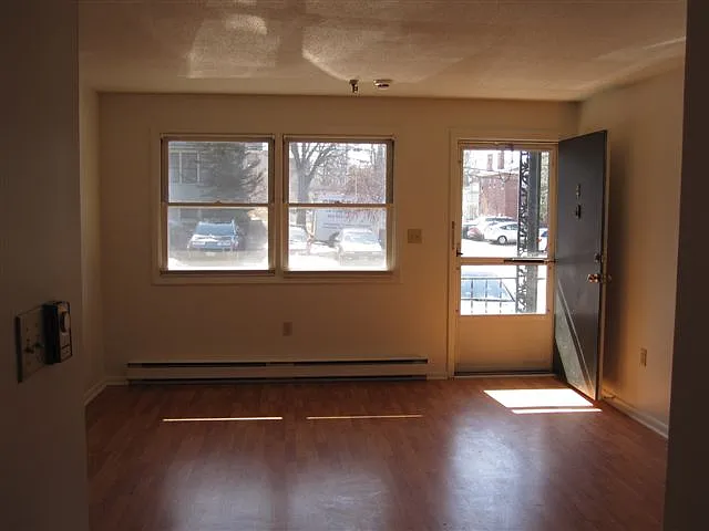 328 College St — Photo 11
