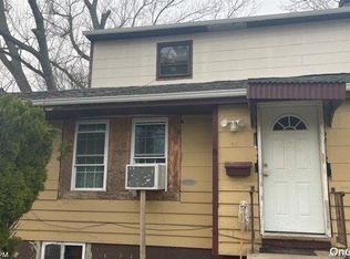 45 Perry St, Brentwood, NY 11717