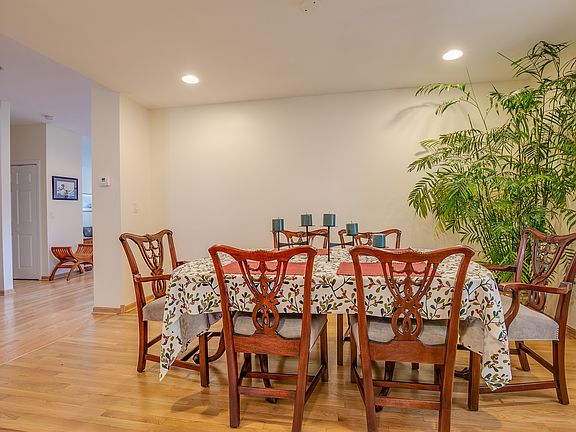 5th image of 247 W Austin Ave