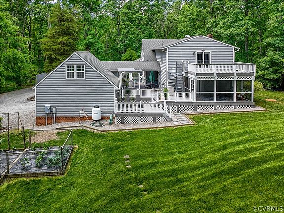 3rd image of 3153 Pineview Dr