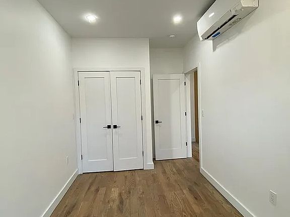 5th image of 475 Willoughby Ave APT 2