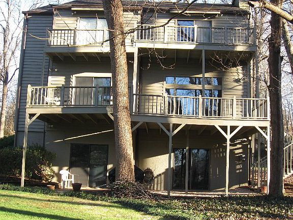 3rd image of 135 Victoria Cir