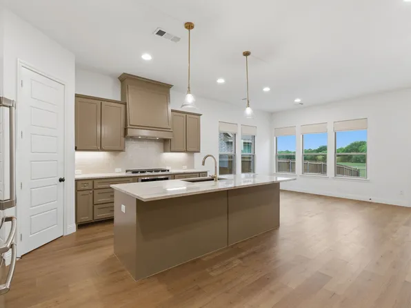 912 Sandpiper Ct, Aledo, TX 76008