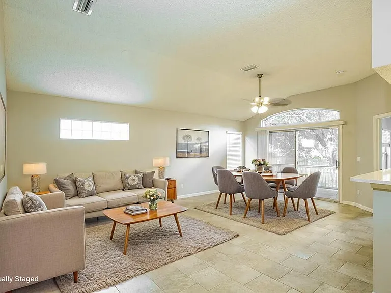 1126 E Brookwood Bluff Rd — Photo 4