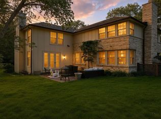 1861 E Fox Ln, Fox Pt, WI 53217