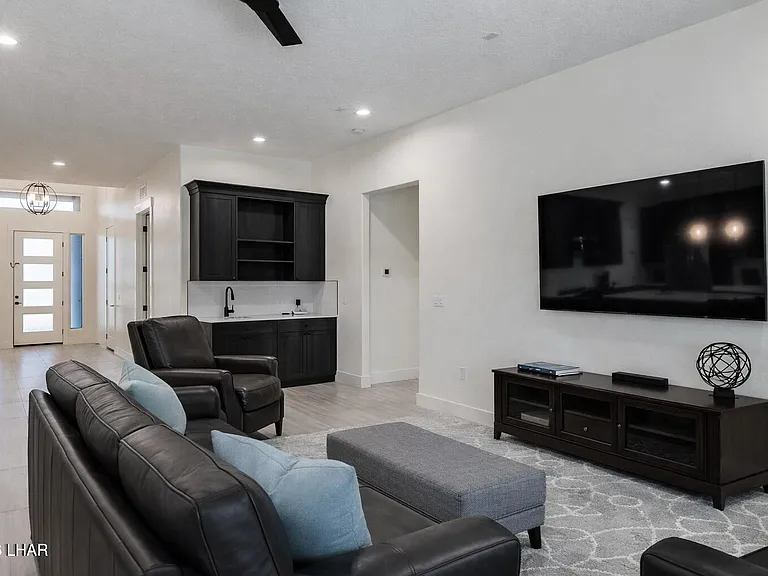 1631 E Laurel Dr — Photo 3