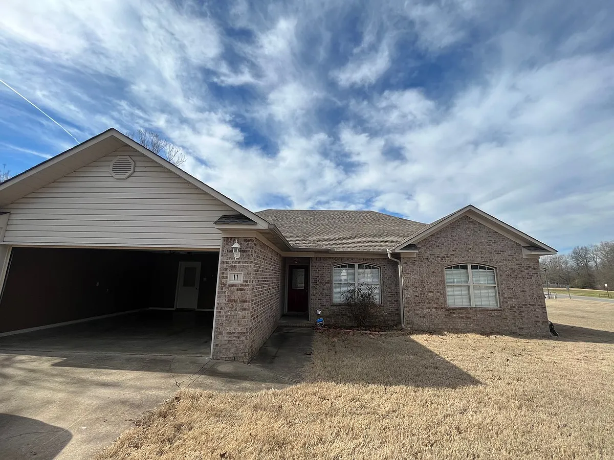 Building Photo - 11 Stonewood Dr
