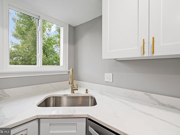 5th image of 438 N Armistead St APT 303