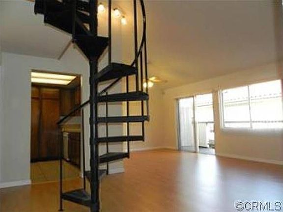 living room/entrance