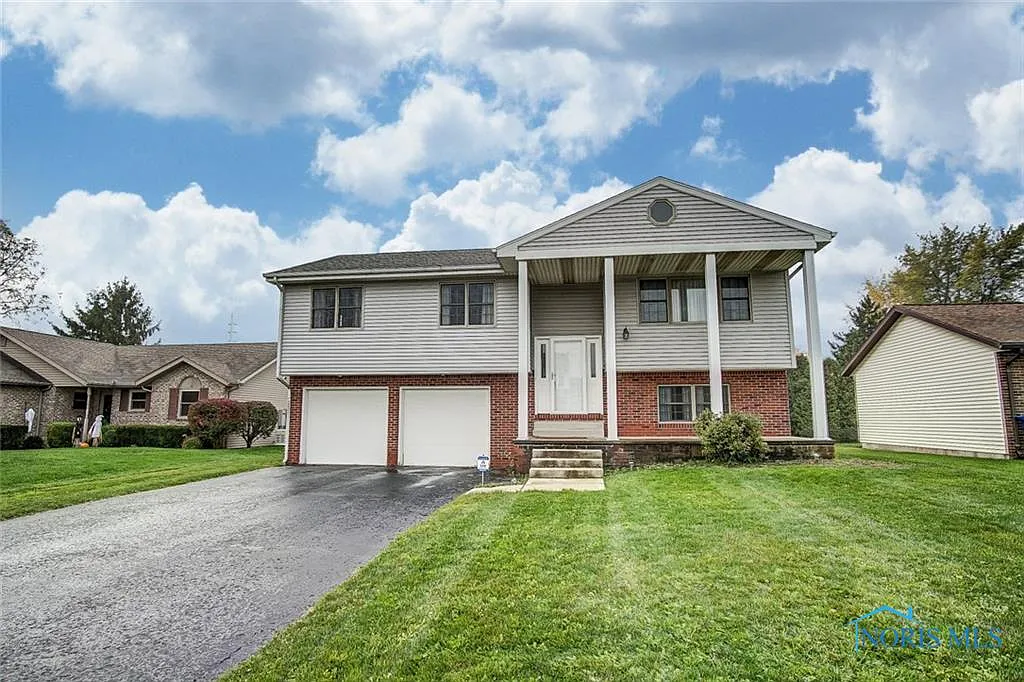 225 Capital Ln photo 1