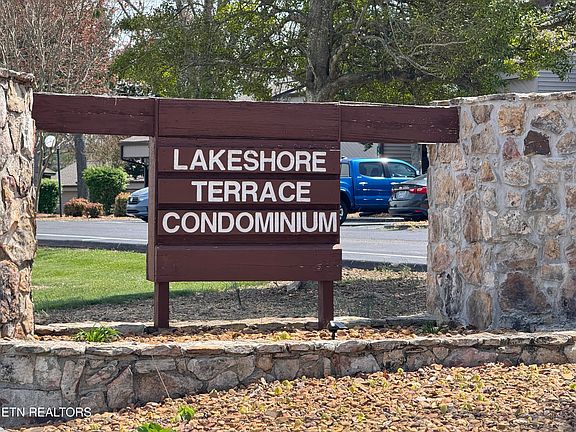 2nd image of 7 Lakeshore Cir Unit 140