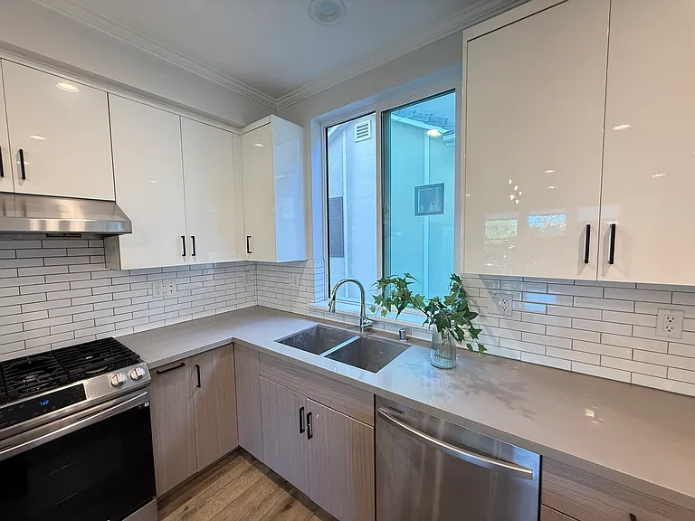 1115 La Cadena Ave #B — Photo 13